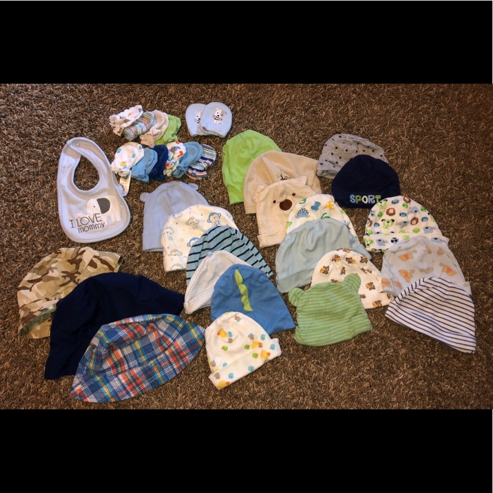 Newborn hats & mittens